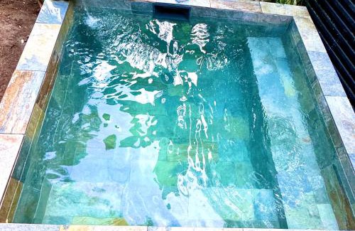 Le Carbet House | LODGE COLIBRIS Piscine Privée vue panoramique mer et montagne pelée , 500 m plage dans un parc , Calme assuré Idéal pour découvrir le nord Caraïbes