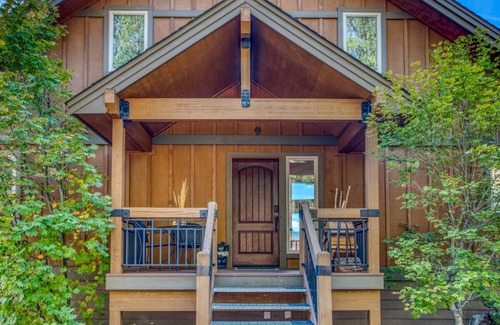 Crescent Cabin | Lodge Style Cabin nr Crater Lake w Mountain Views