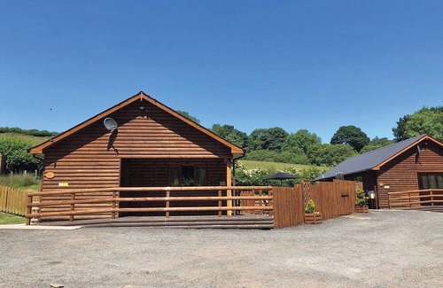 Llanddewi Ystradenny Ski Chalet | Lodge with fantastic contemporary styling.