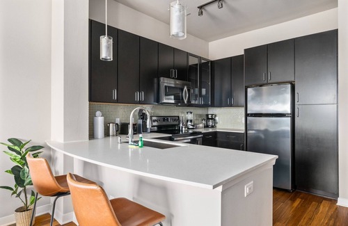 Texas Medical Center Apartment | Lodgeur | Playful & modern 1BR | Med Center