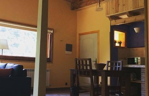 Ribes De Freser Cottage | Loft apartment Els Apartaments del Bosc for 2 people (pet friendly)