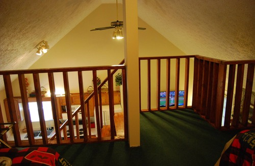 Russell Springs Cabin | Loft Cabin with Hot Tub @ LakePointe Resort - no cleaning fees!