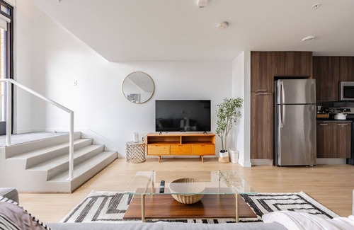 West Bellevue Apartment | Loft | Gym, Lounge, Rooftop | Bellevue | Sophari C