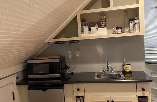 Mayhew House | Loft in the Trees, Resort style outdoor pool/hot tub, washer/dryer pet friendly