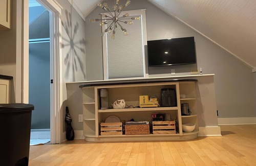 Mayhew House | Loft in the Trees, Resort style outdoor pool/hot tub, washer/dryer pet friendly