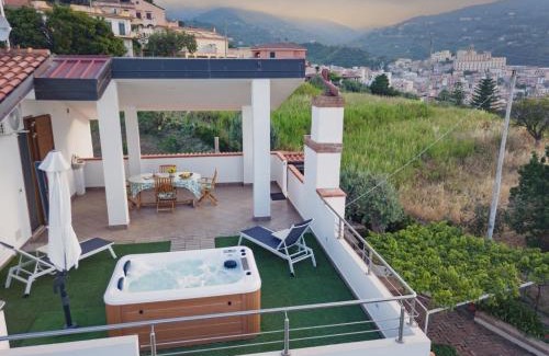 Patti House | Loft incantevole con idromassaggio esterno privato