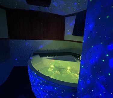 Cergy Boat Rental | LOFT SUR L'EAU AVEC BALNEO