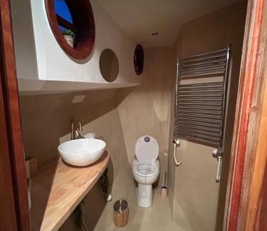 Cergy Boat Rental | LOFT SUR L'EAU AVEC BALNEO