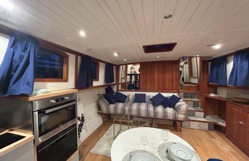 Cergy Boat Rental | LOFT SUR L'EAU AVEC BALNEO