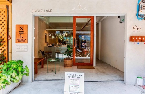 Phra Khanong Nuea House | Loft comfortable style apartment 2 mins from BTS Phra Khanong up to 10 guests