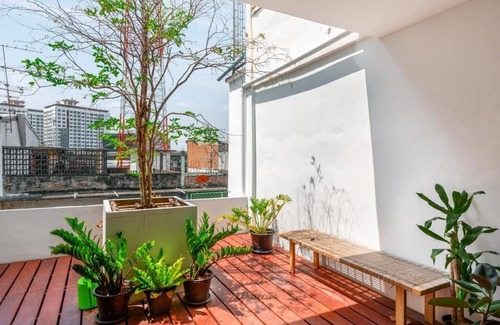 Phra Khanong Nuea House | Loft comfortable style apartment 2 mins from BTS Phra Khanong up to 10 guests