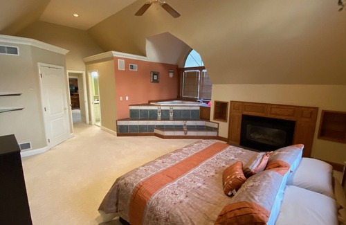 Hummels Wharf Apartment | Lofty space with work space and relaxation nearby everything