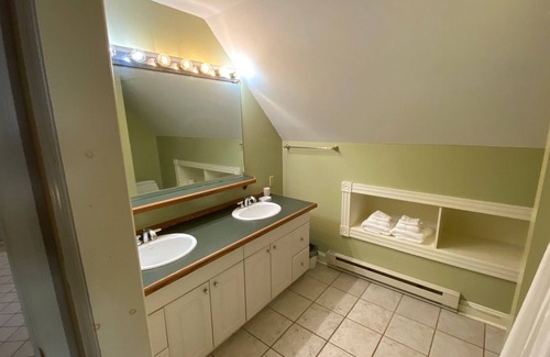 Hummels Wharf Apartment | Lofty space with work space and relaxation nearby everything