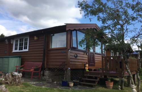 Bronaber Cabin | Log cabin - free parking, garden & pet friendly
