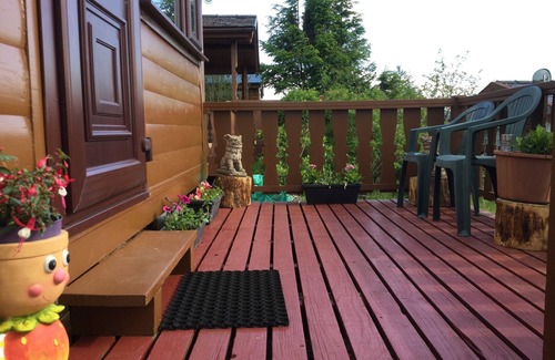 Bronaber Cabin | Log cabin - free parking, garden & pet friendly