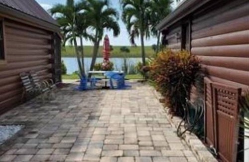 Okeechobee Cabin | Log Cabin Getaway