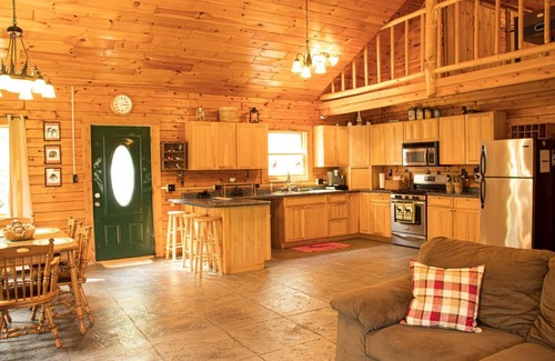 Canaan Cabin | Log cabin, King bed! Private beach!