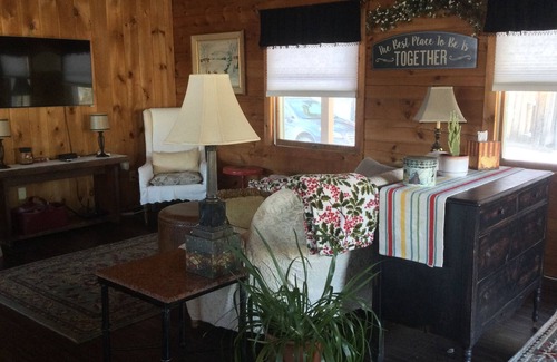 South Royalton House | Log cabin located in a quiet hollow in central VT