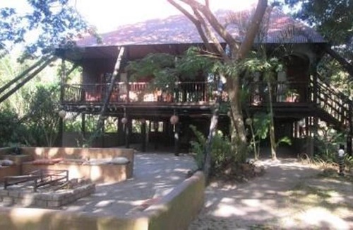 Praia do Bilene House | Log Cabin On And Overlooking a 9km Lagoon