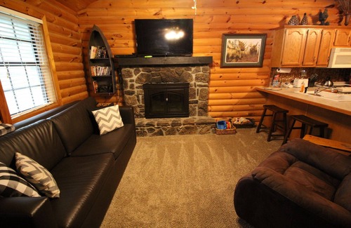 Notch Estates Cabin | Log Cabin Pool, Wooded, Secluded,Jacuzzi, WiFi, nature trails,1 mile from SDC