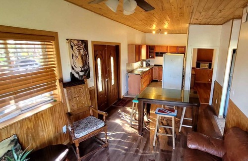 Okeechobee Cabin | Log Cabin Surrounded by Nature
