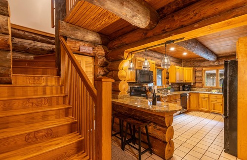 Homer Cabin | Log Cabin with Private Indoor Heated Pool-Hot Tub-firepit-Game Room-100 acres