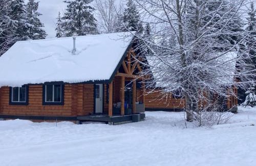Central Okanagan House | Log lofted rustic cabin in woods