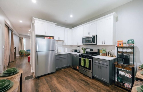 Avondale Apartment | Logan Duplex - Sleeps 14 - 2 Ba