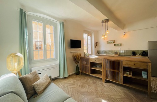 Cotignac Apartment | Logement au Coeur du Village Pour 6 « Cocon Sauge »