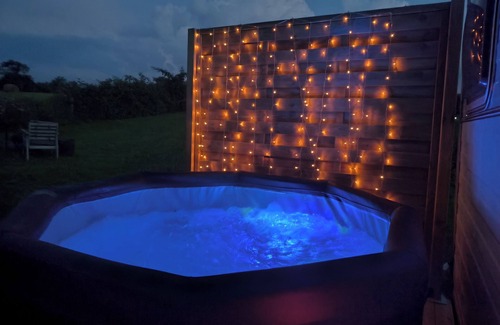 Lapalisse House | Logement Insolite Avec Jacuzzi
