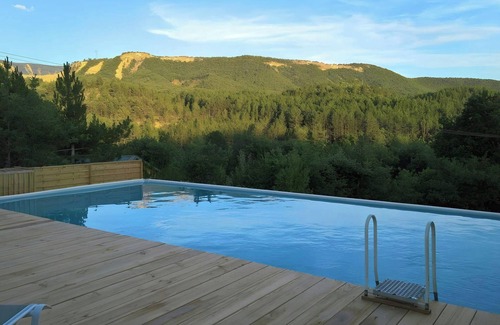 Entrepierres Ski Chalet | Logement insolite tout confort 1, piscine chauffée