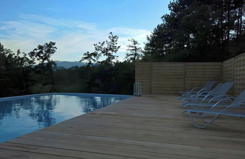 Entrepierres Ski Chalet | Logement insolite tout confort 1, piscine chauffée