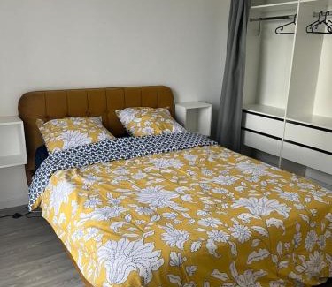 Villiers-le-Bel Apartment | Logement Spacieux A 2 Chambres, Acces Facile Aeroport CDG et Paris