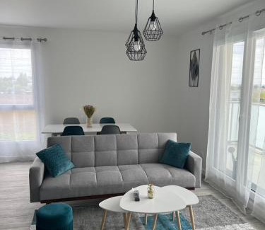 Villiers-le-Bel Apartment | Logement Spacieux A 2 Chambres, Acces Facile Aeroport CDG et Paris