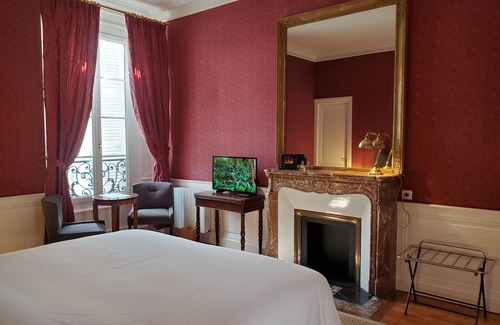 Cognac Bed & Breakfast | Logis des Tourelles, the Lonzac Room