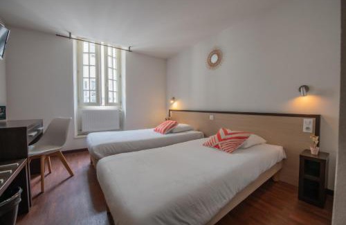 Navarrenx Hotel | Logis Hôtel le Commerce