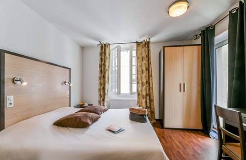 Navarrenx Hotel | Logis Hôtel Le Commerce