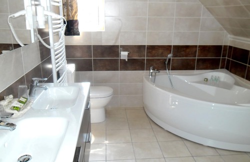 Cublac Hotel | Logis Hôtel - Les Collines