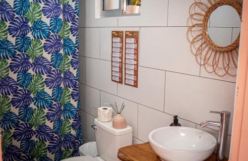 Chinatown House | Lolas Hostal Hab. doble (baño privado)