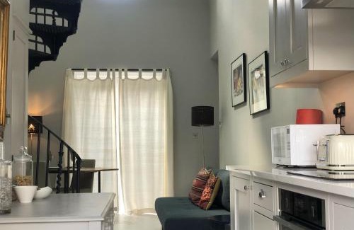 East Putney Apartment | London-Apartment-Sleeps2-PrivateEntrance