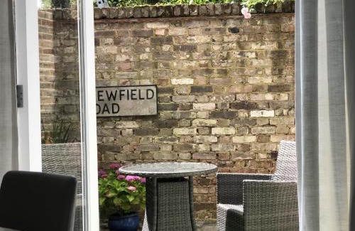 East Putney Apartment | London-Apartment-Sleeps2-PrivateEntrance