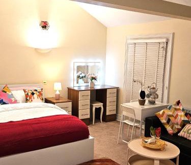 Hillingdon House | LONDON HEATHROW GLAMOUR MANSION HOUSE