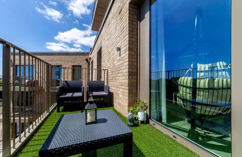 Yiewsley Apartment | London Heathrow Skyline Deluxe 2bd Condo