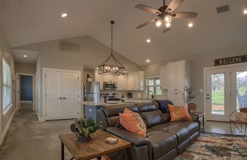 Fredericksburg Cabin | Lone Star Cabin No. 3