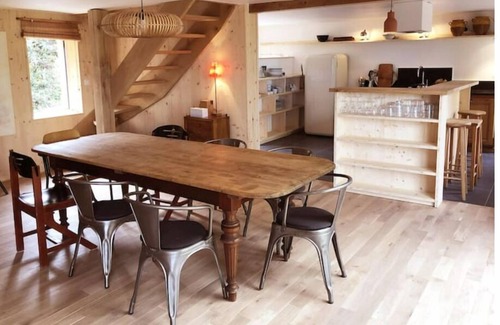 Le Palais House | Longère en Bois à 10 Minutes à Pied de la Plage