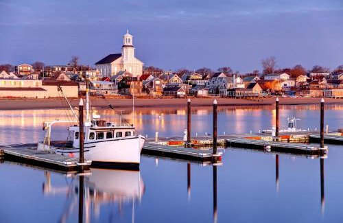 Provincetown Apartment | Long Pier Lodge