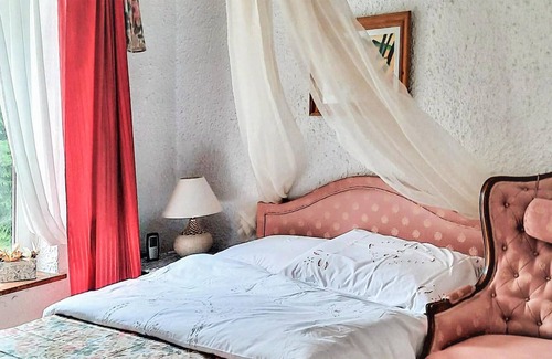 Ustka House | Look forward to a wonderful family vacation in this spacious vacation home with shared outdoor pool