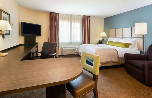 Mount Laurel Hotel | Look No Further! Free Parking, Pets Allowed, Short Drive to Liberty Bell Center