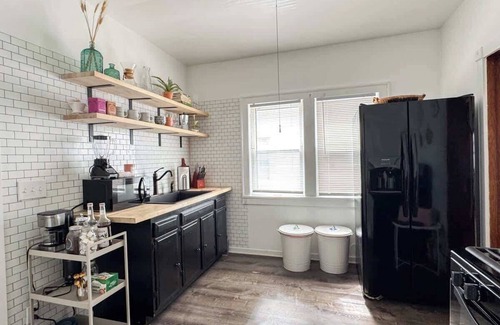 Lakewood Apartment | Look no further in Lakewood! 2bed 1bath Central AC