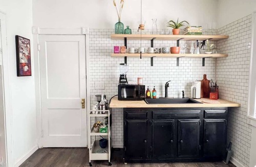 Lakewood Apartment | Look no further in Lakewood! 2bed 1bath Central AC